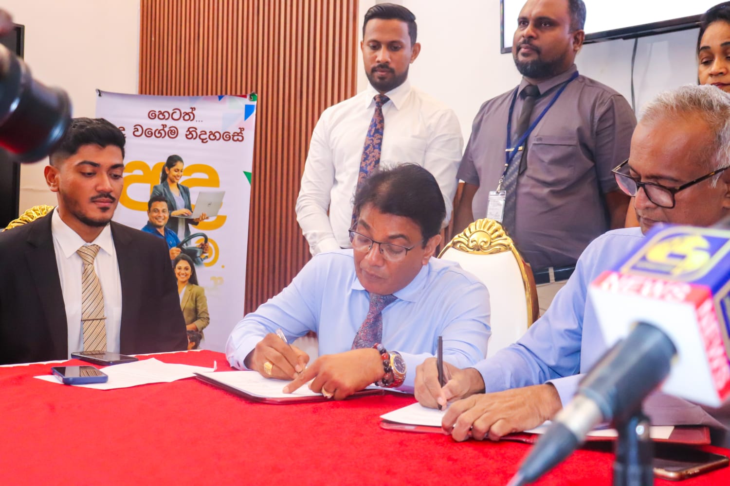 සමග නව අවබෝධතා ගිවිසුමකට අත්සන් තැබීම - බ්‍රිටිෂ් වේ ඉන්ටර්නැෂනල් කොලේජ් ආයතනය  Image 1