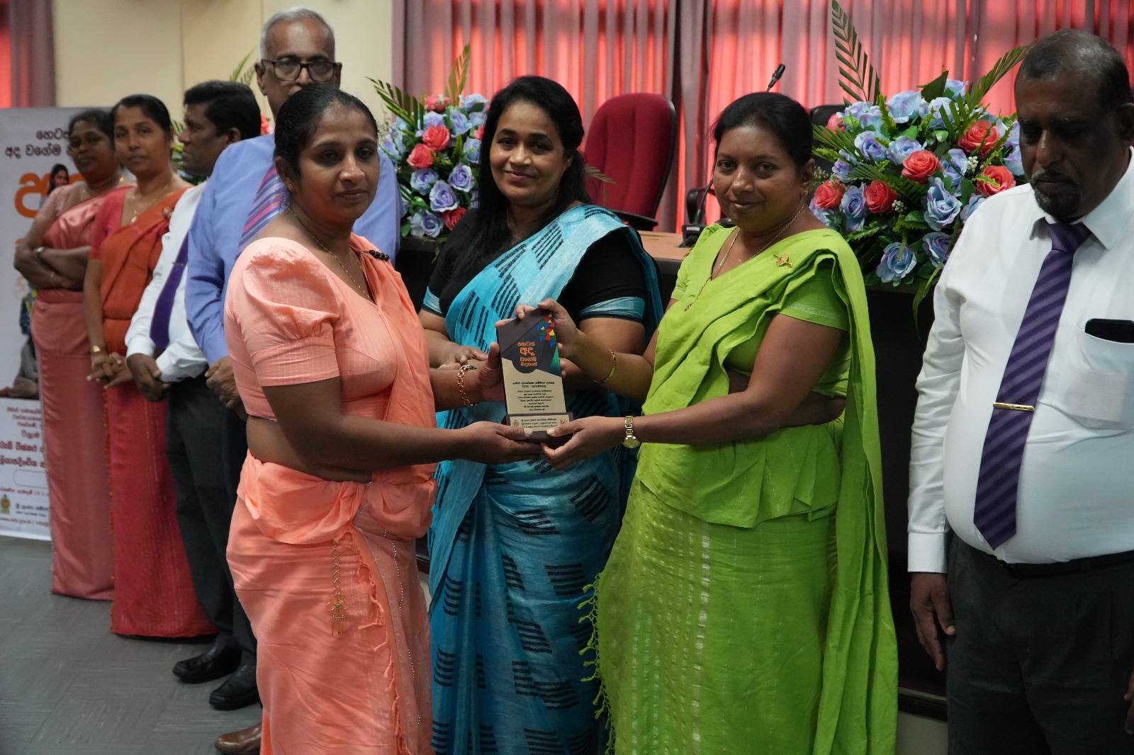 සමාජ ආරක්ෂණයට කැප වූ කුරුණෑගල දිස්ත්රික් රාජ්ය නිලධාරීන් අගයයි Image 16