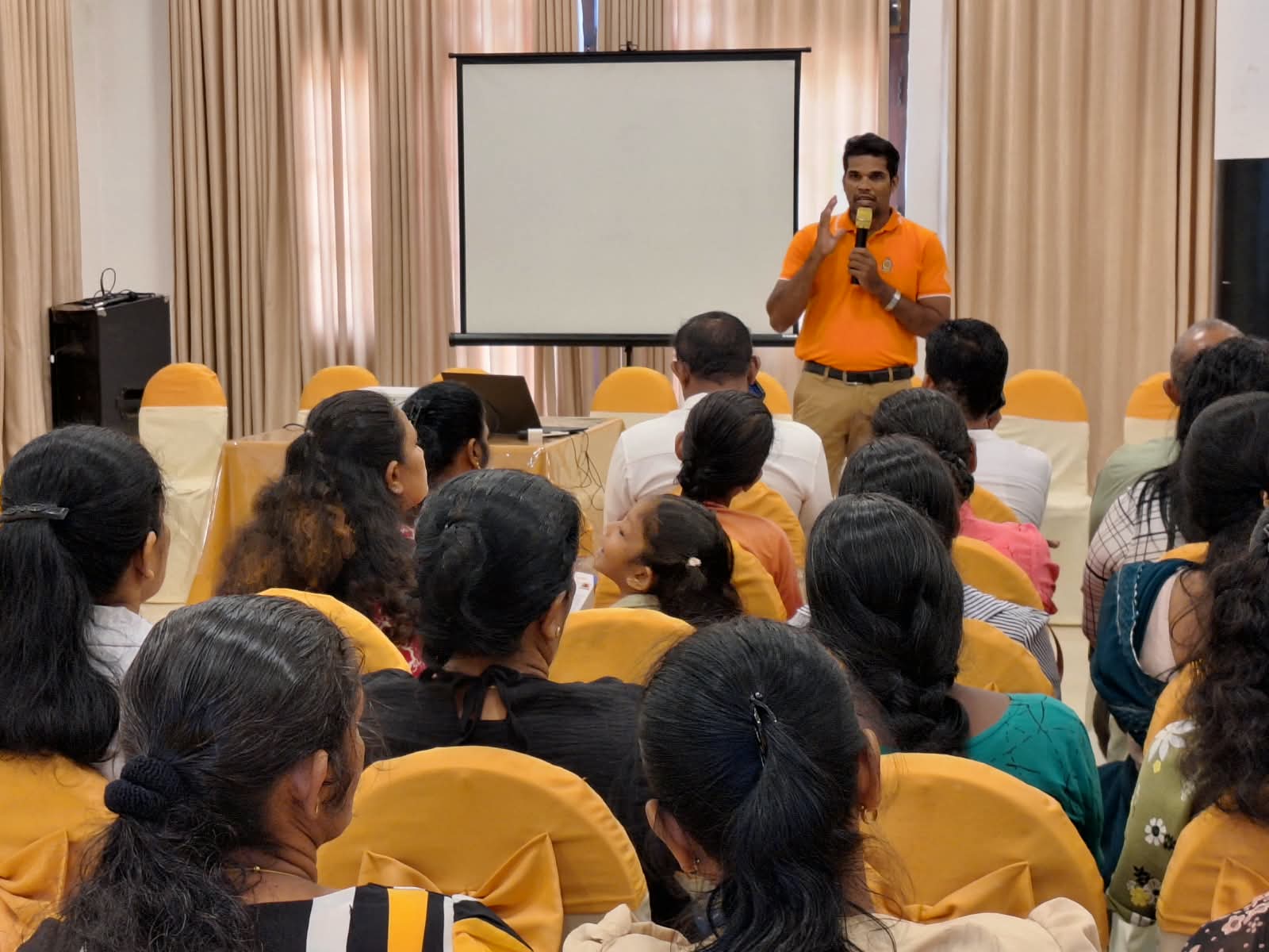 "සුරක්ෂිතම සුරක්ෂිත හෙටක්" විශේෂ දැනුවත් කිරීමේ වැඩසටහන – අම්පාර දිස්ත්රික්කය Image 7