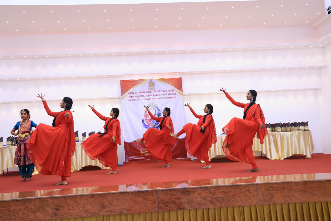 සමාජ ආරක්ෂණයට කැප වූ උතුරු පළාත් රාජ්‍ය නිලධාරීන් අගයයි!  Image 9