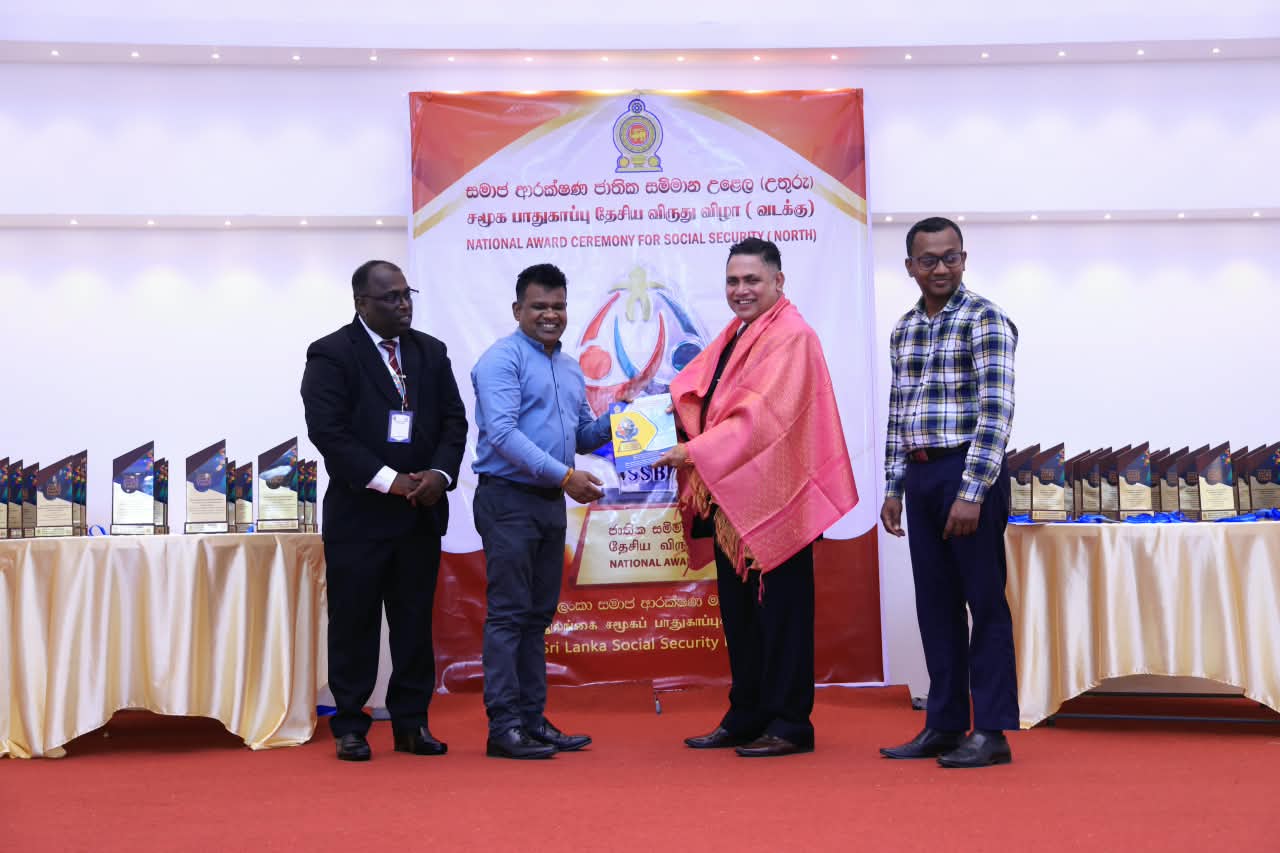 සමාජ ආරක්ෂණයට කැප වූ උතුරු පළාත් රාජ්‍ය නිලධාරීන් අගයයි!  Image 11