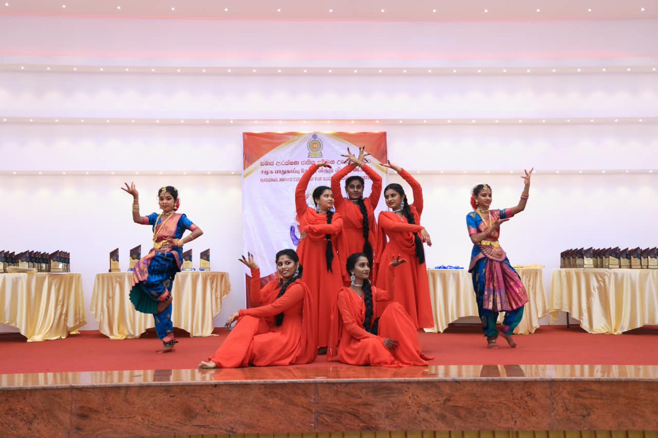 සමාජ ආරක්ෂණයට කැප වූ උතුරු පළාත් රාජ්‍ය නිලධාරීන් අගයයි!  Image 14