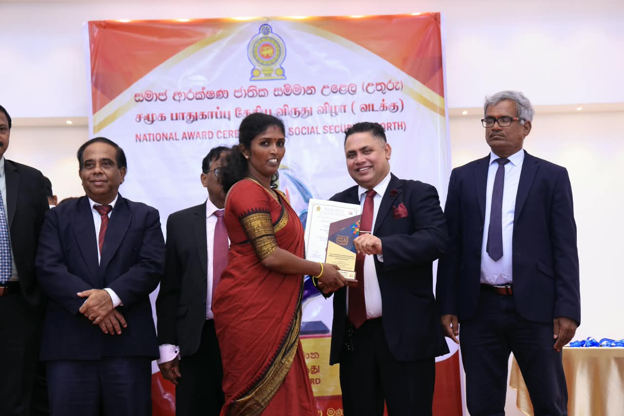 සමාජ ආරක්ෂණයට කැප වූ උතුරු පළාත් රාජ්‍ය නිලධාරීන් අගයයි!  Image 16